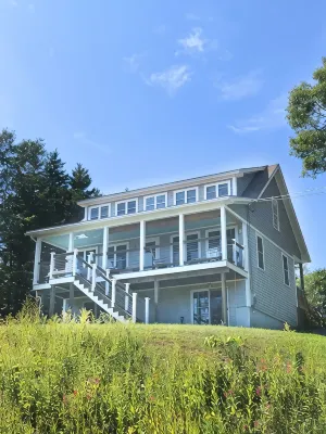 Lowell's Getaway.  Kayaking, beaches, dining and AC from this water view home. - 3-Star
