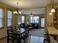 Buffalo Valley - Spacious Condo w/ 1 king bed and 2 queen beds - 3-Star