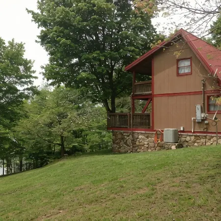 Rustic Chic Getaway in Norris Lake's Big Creek Area. Pet-Friendly!