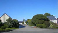 Jade Court Motel - Parking
