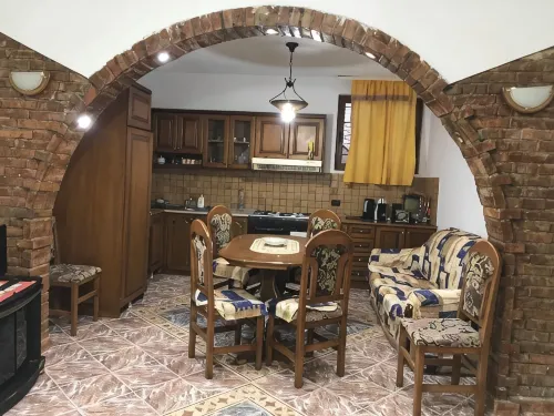 Through Mangalem - Homestay