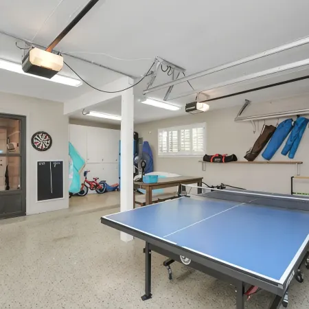 Luxury Lakefront - Game Room - 7 beds - Hot tub - Kayaks - Dock