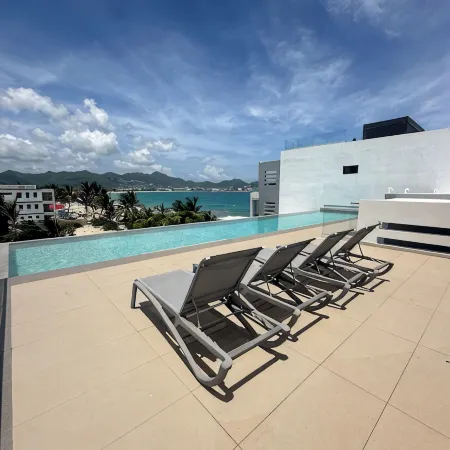 Beachfront Ultra Luxury - New Modern 2 Bed/2.5 Bath