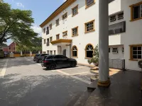 De Brit Hotel - parking