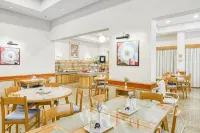 皮拉西卡巴新生活酒店 - 亞特蘭大 - 早餐