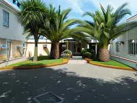 Beachcombers Hotel - Pools