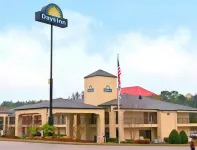 Days Inn & Suites by Wyndham Stockbridge South Atlanta فنادق في ستوكبريدج
