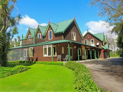 Awatuna Homestead Hotels in 