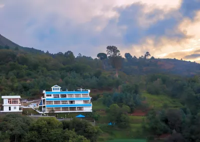 Mount n Mist Hotels near Wax World Museum