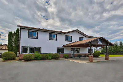 Auberge Motel Drakkar Hotels near Chutes Waber