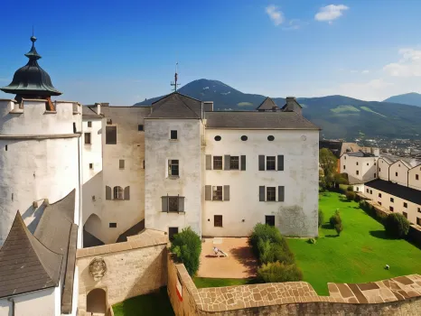 Hotel Bristol Salzburg Hotels in der Nähe von von Landeskrankenhaus Salzburg - Universitätsklinikum der PMU