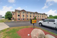 Super 8 by Wyndham Kenosha/Pleasant Prairie Hotels near Simmons Beach