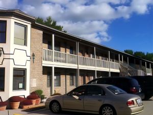 East Street Inn & Suites