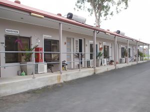 Riverside Motel