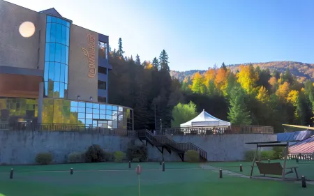 Lux Garden Hotel Отели рядом с достопримечательностью «Sorica sosire»