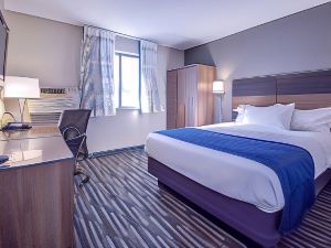 Days Inn & Suites by Wyndham Wisconsin Dells