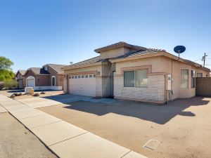 Quiet Phoenix Home w/ Patio, 7 Mi to Chase Field!