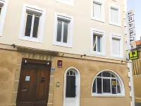 Logis Hôtel Restaurant Métropole Hotels in Mirande