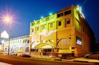 Garden Plaza Hotel - parking