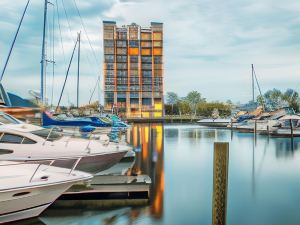 Shoreline Inn & Conference Center, Ascend Hotel Collection