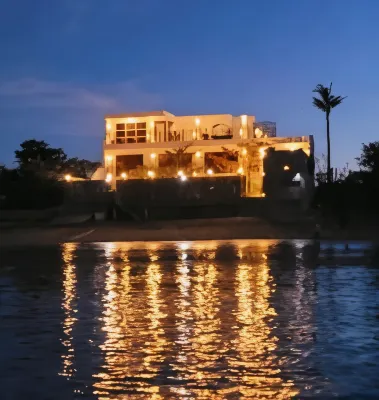 Beachfront Bed & Breakfast Hotels near Michael Shopping Center