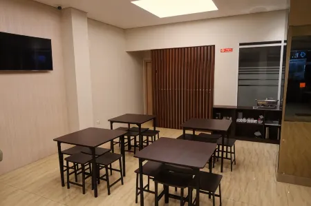 Yokotel Hotel Отели в г. Andir