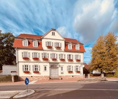 Poststation Zum Alten Forstamt Отели в г. Шпангенберг