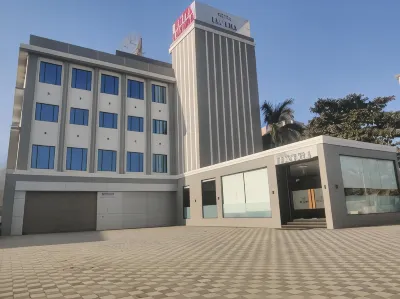 Hotel Luxura, Ahmedabad Hotel in zona Nalsarovar bird Sanctuary Boating