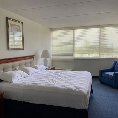 Deluxe Queen Room Miami Gardens Inn & Suites Promo Code