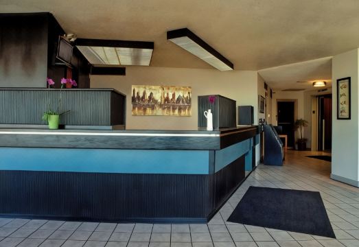 1. 인 앳 더 컨벤..