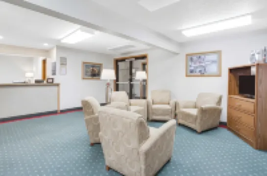 Super 8 by Wyndham Oelwein Hotels in Fayette County