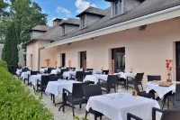 Hôtel Restaurant les Coquelicots the Originals Relais - Aamiainen