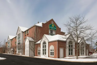 La Quinta Inn & Suites by Wyndham Cleveland Macedonia Hôtels à : Twinsburg