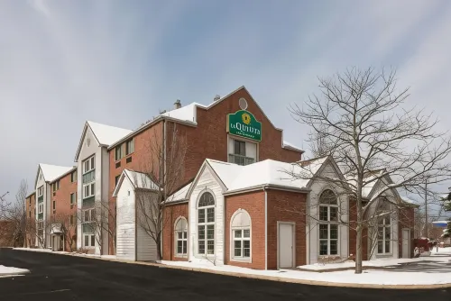 La Quinta Inn & Suites by Wyndham Cleveland Macedonia Hotels in Macedonia