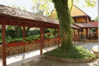 Hotel Leicht Hotels near Florian Wallochny
