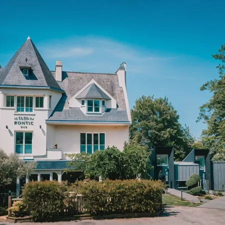 Le Clos du Pontic Logis et Cit'Hotel