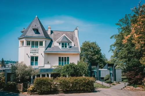 Le Clos Du Pontic Logis et Cit'Hotel - parking