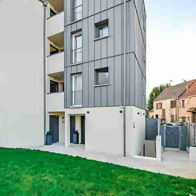 JIJI Suites Hotel Exterior