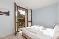 Budget Village Apartments - Porto Letizia Hotels near Lungolago Porlezza