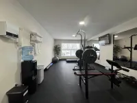 Howard Johnson by Wyndham Fort St. John - Gym