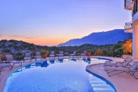 Hill House Adult Only - Infinity Pools