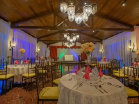 ロスヴェニル ホテル タクロバンのホテル