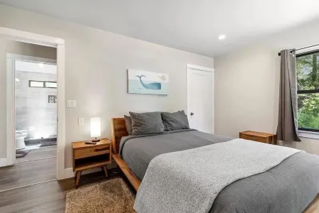 Romantic newly renovated beach cottage