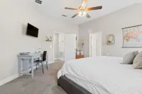 Large Comfy Home, Close to Beach, Perfect for Families!