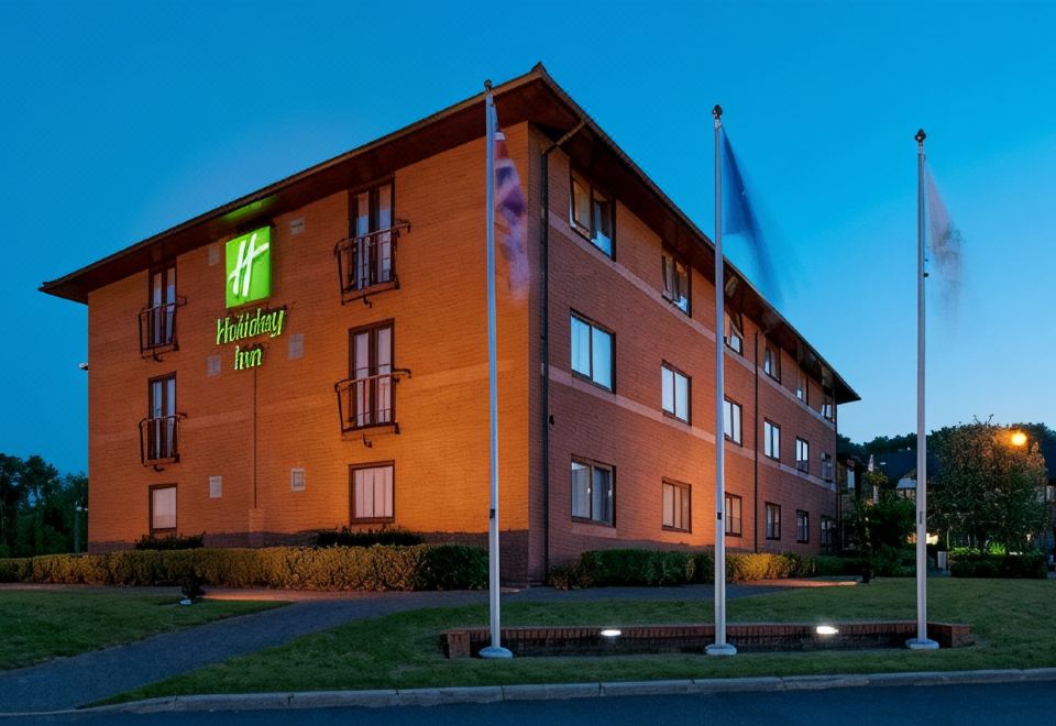 Holiday Inn A55 CHESTER WEST의 외관 또는 로비