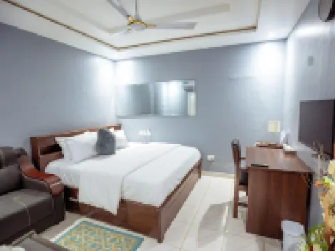 Bella Ella Hotel Hotels in Awutu