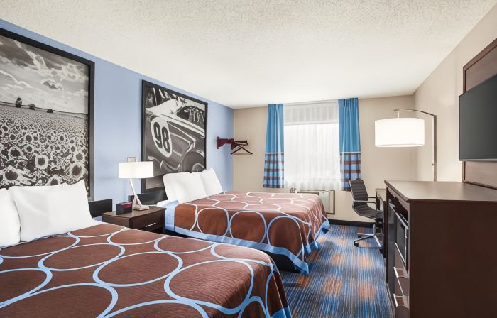 Super 8 by Wyndham Lenexa Overland Park/Mall Area