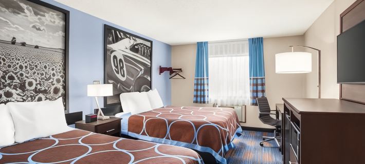 Super 8 by Wyndham Lenexa Overland Park/Mall Area Hotele w: Johnson County