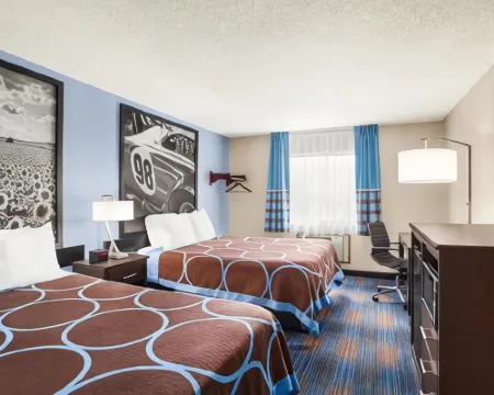 Super 8 by Wyndham Lenexa Overland Park/Mall Area レネックサのホテル