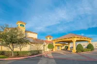 La Quinta Inn & Suites by Wyndham Sherman Hotels in Sherman